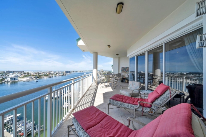 Luxurious Waterfront Living on the Destin Harbor