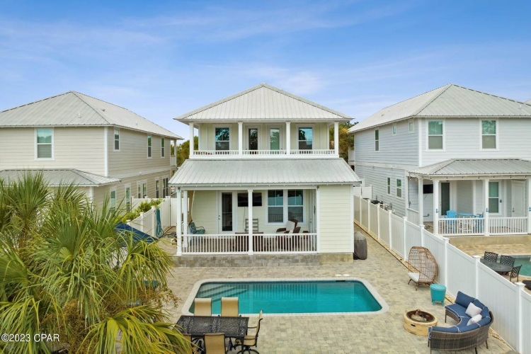 Pool Home in Laguna Beach Only Moments from the Gulf