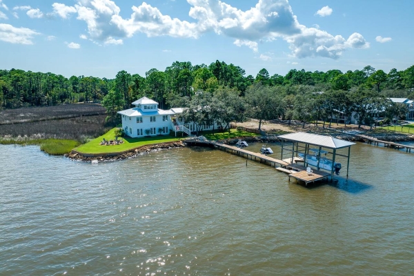 Extraordinary Coastal Gem on the Choctawhatchee Bay