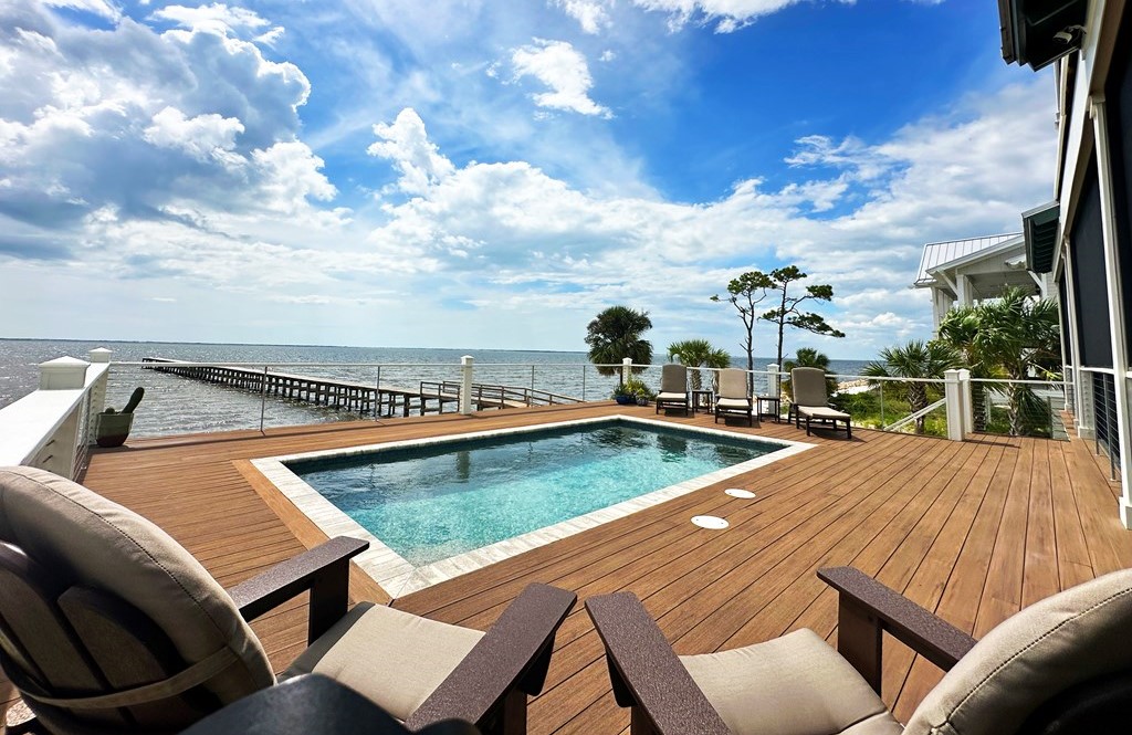 Top 5 Reasons to Choose this WindMark Beach Home